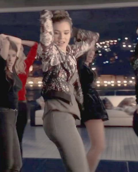 booty celebrity hailee steinfeld gif