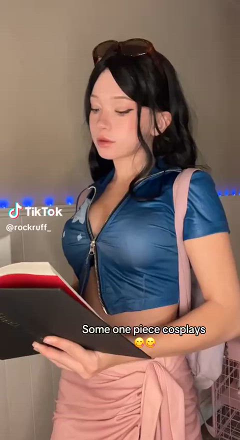 amateur cleavage cosplay teen tik-tok gif