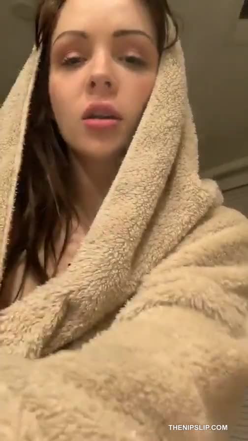 aliya brynn nip slip