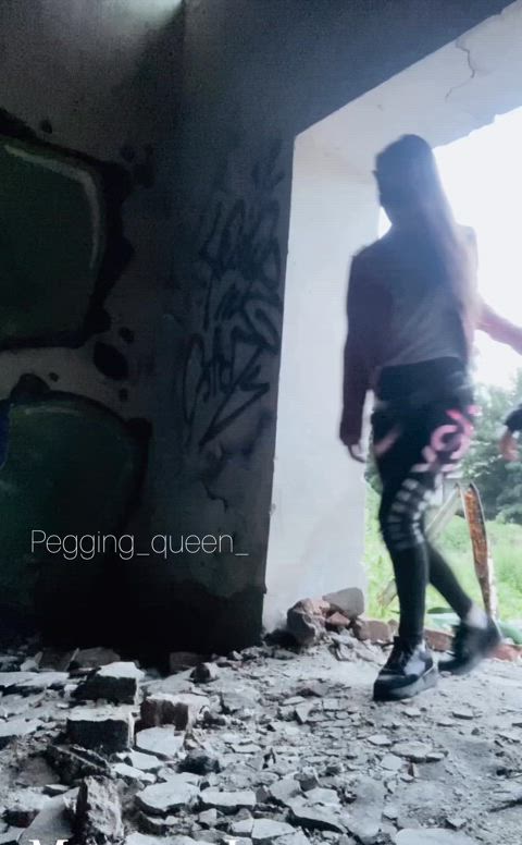 Fucked bitch in shitty abandoned building 🍆💦