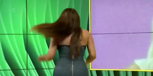 Woman s Dress Rips Open While Attempting To Twerk On Live TV!   New Video