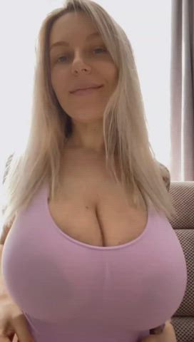 blonde boobs bouncing tits cute huge tits jiggling milf natural tits shaking gif