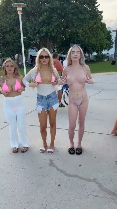 flashing funny outdoor public tits fun r/caughtpublic gif