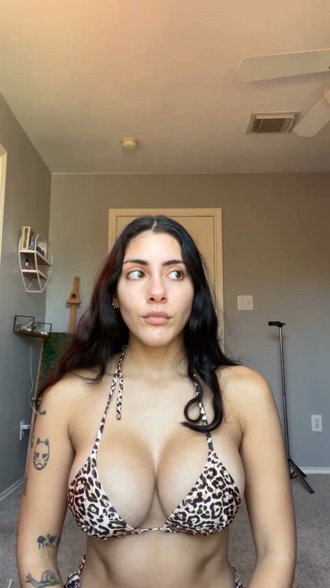 beautiful big tits bouncing tits bra cute funny onlyfans solo teen tiktok gif