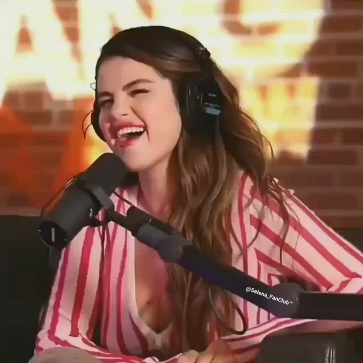 Brunette Latina Selena Gomez gif