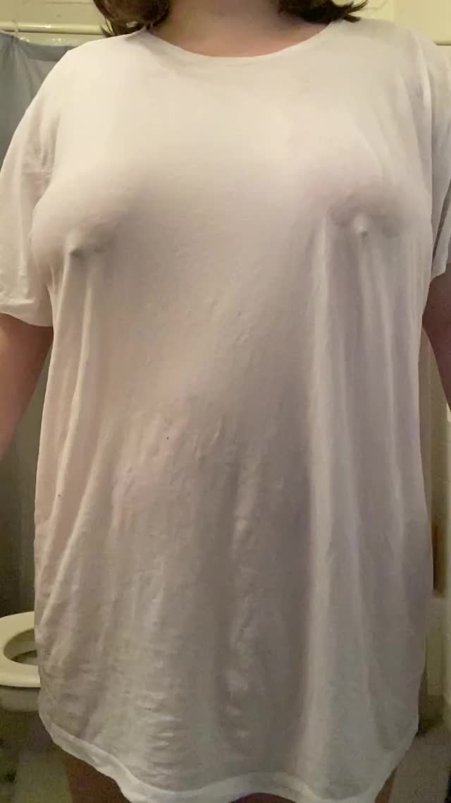 Enjoy my wife’s oiled tits ?