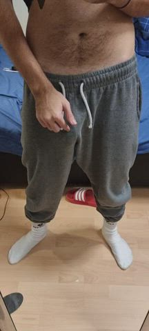 [19] bro ist sweatpants season