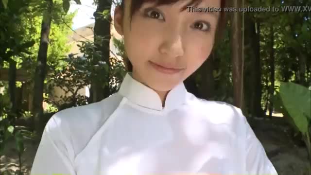 girl in ao dai 2