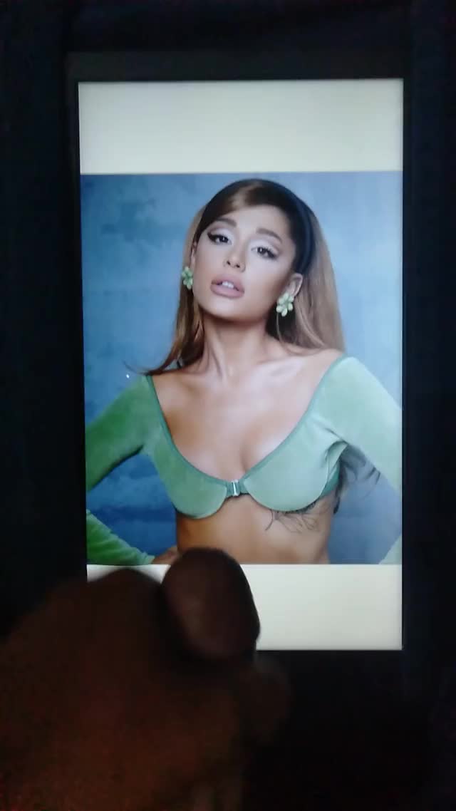 VID20201225180857 Ariana Grande