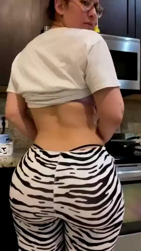 amateur ass clapping big ass homemade pawg thong gif