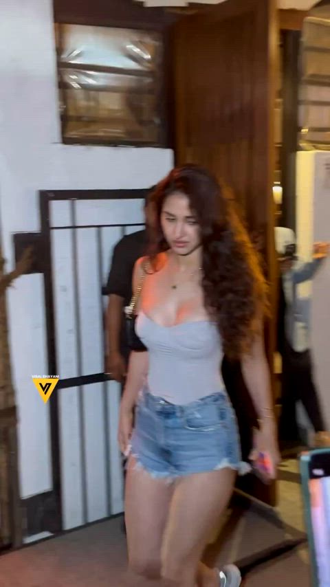 actress big tits bollywood busty cleavage desi indian legs shorts thighs gif
