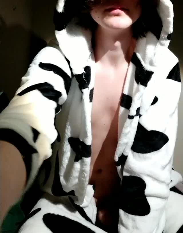 Mooo ;3 (dm me cute twinks)