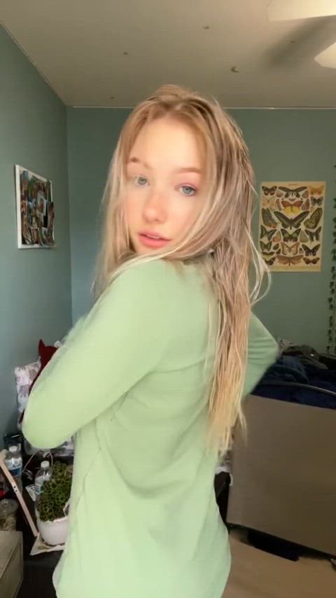 blonde tiktok yoga pants real-girls-on-tiktok gif