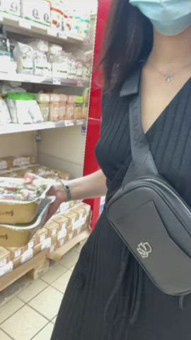 Doing some grocery shoppings! [GIF]