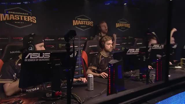 dreamhackcs-2016041620036156.shot