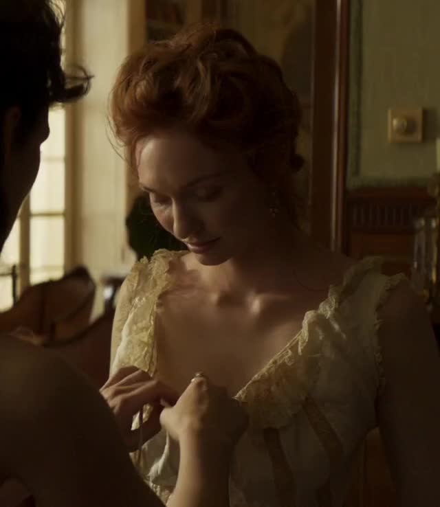 eleanor tomlinson gif