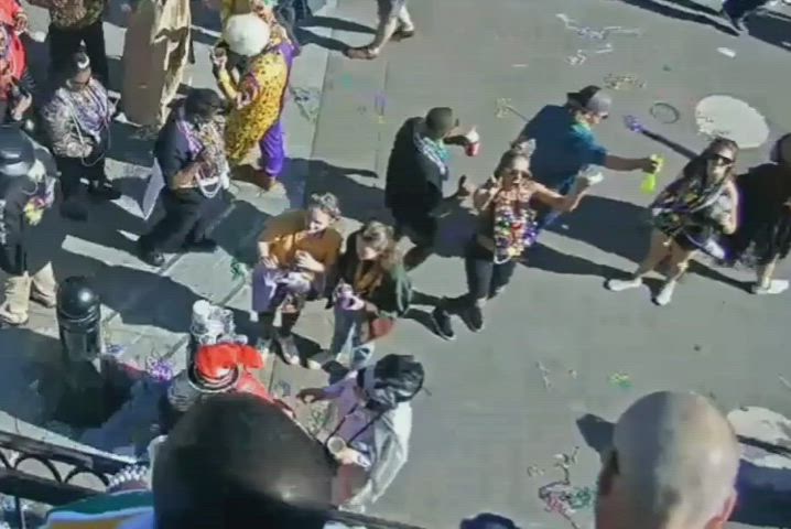 😃🎭📿 sexy women flashing on mardi gras via earthcam