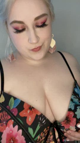 amateur bbw babe big tits blonde boobs hotwife onlyfans thick tits gif