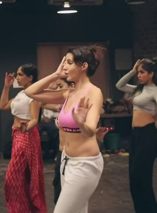 Chubby Nora Fatehi jiggels