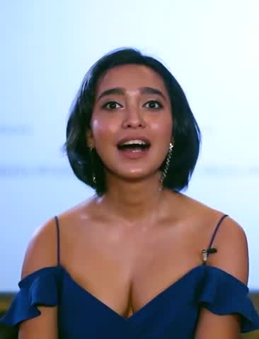 Sayani Gupta flaunts her cleavage