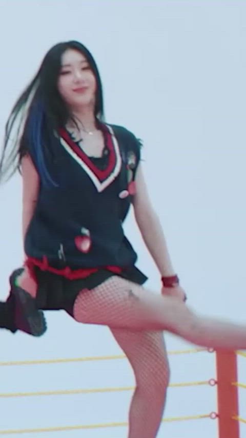 celebrity korean thighs gif