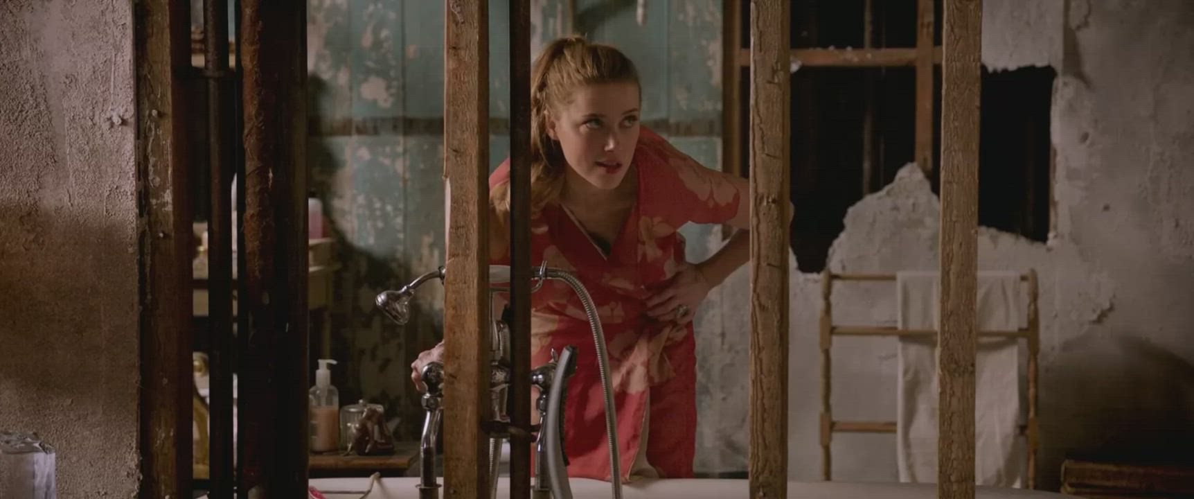 Amber Heard bare butt plot in "London Fields"