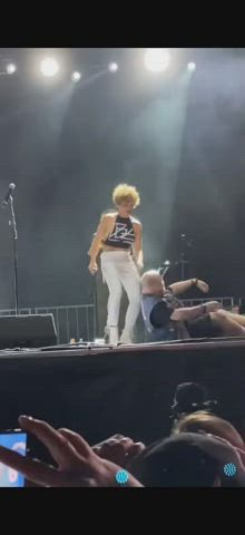 Sophia Urista pissing on a fan on stage