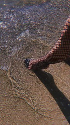 Avril Lavigne Celebrity Feet Fishnet Hypnosis Legs Nylons Watersports Wet gif