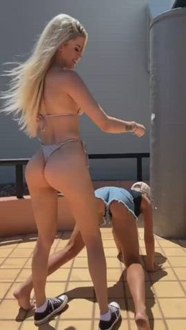 Hot Bikini Girls Dance