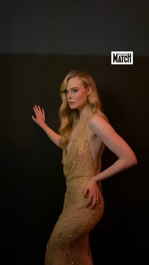 actress ass blonde celebrity cleavage elle fanning natural tits small tits gif