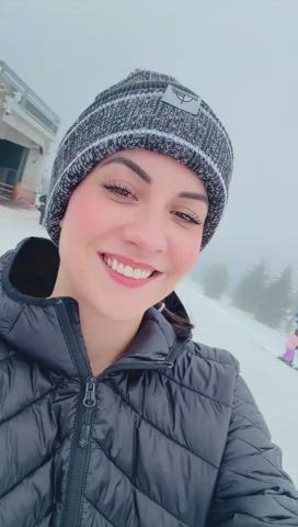 Idk why the Reddit app gives such terrible GIF quality lol but here’s me on a snowy