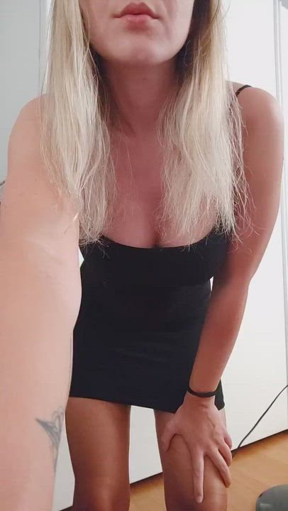 Dress on or off? 🇸🇪 [F]