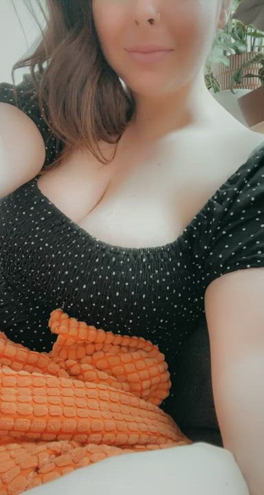 At a friends house, but had to find a way to show you my big tits! ♥️
