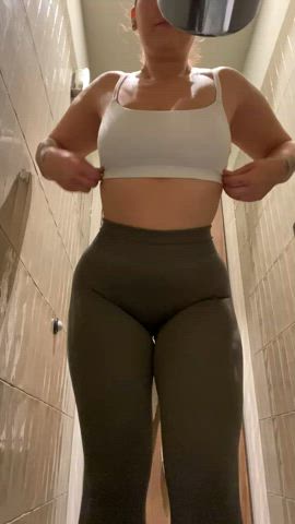 flashing gym leggings natural tits pawg sweaty sex workout gif
