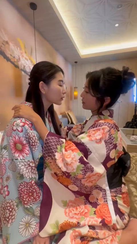 japanese kissing lesbians gif
