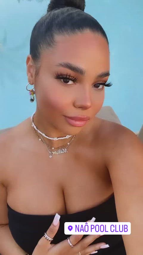 cleavage cute lightskinned gif