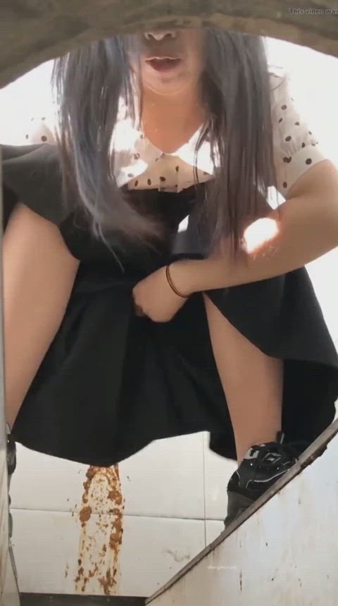 asian babe toilet gif