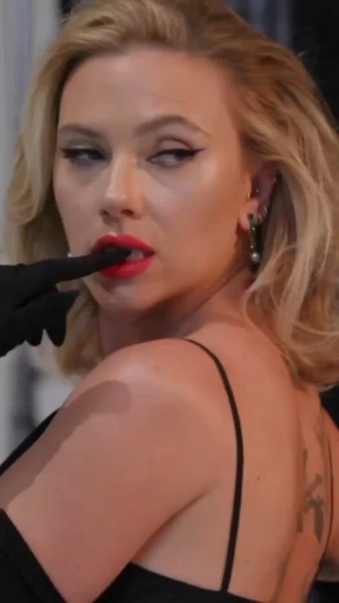 blonde scarlett johansson sexy gif