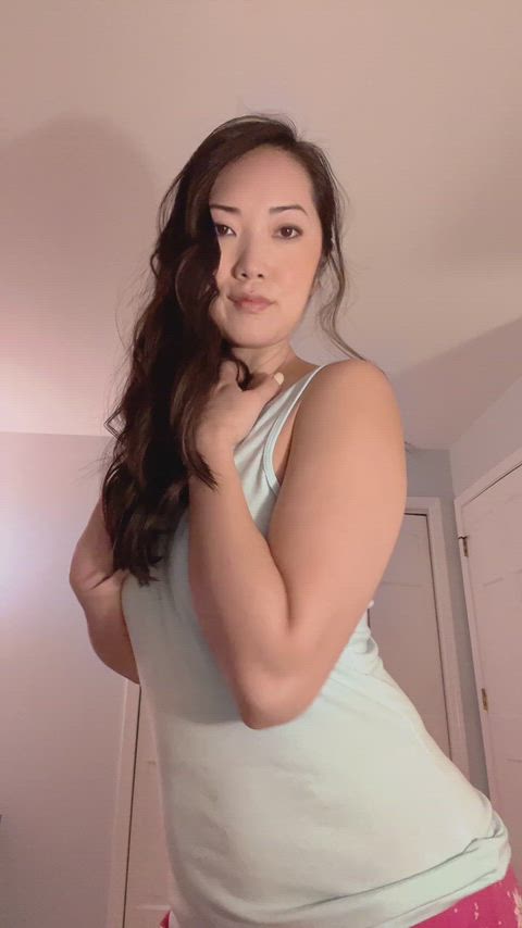 This Asian girl wants to play today! Let’s get sexy 💜 [cam] [sext] (full face)