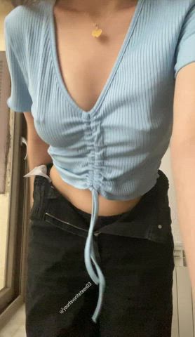 Maybe I should just ditch the top, they can see my nipples anyway 😋💙