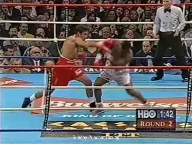 Pernell Whitaker clowns Oscar De La Hoya