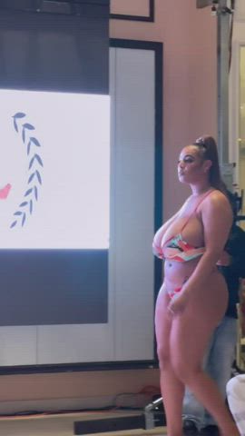big tits bikini boobs bouncing tits busty ebony huge tits jiggling model gif
