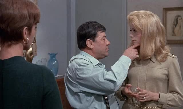 Belle-de-Jour-1967-GIF-00-31-07-manhandled