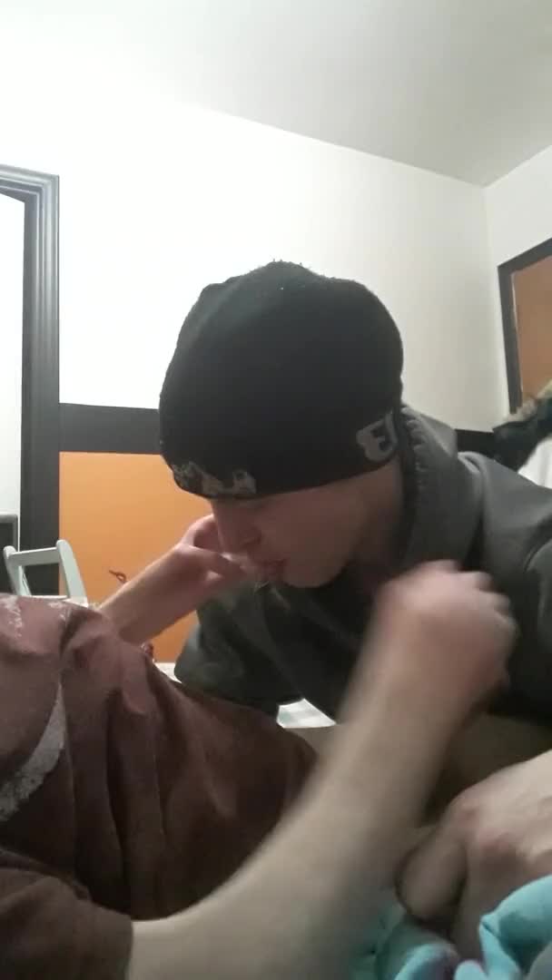 My 19yo buddy Cole sucking me off part 2