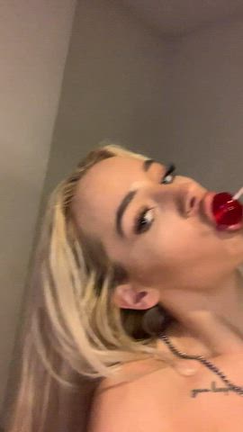 amateur blonde cute lingerie onlyfans petite solo gif