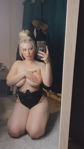 Drop / flash in black lingerie