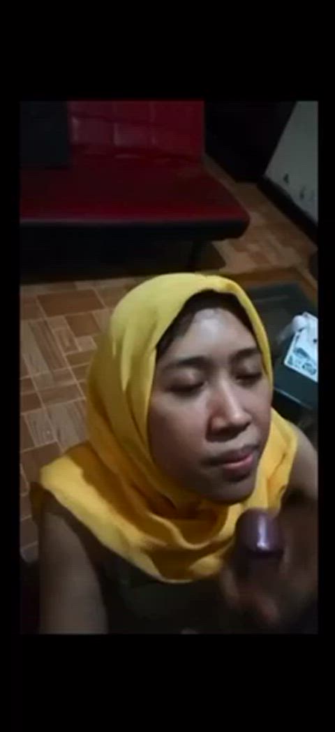 Asian in Hijab Smiles for Cum, but Doesn’t Seem to Like it 