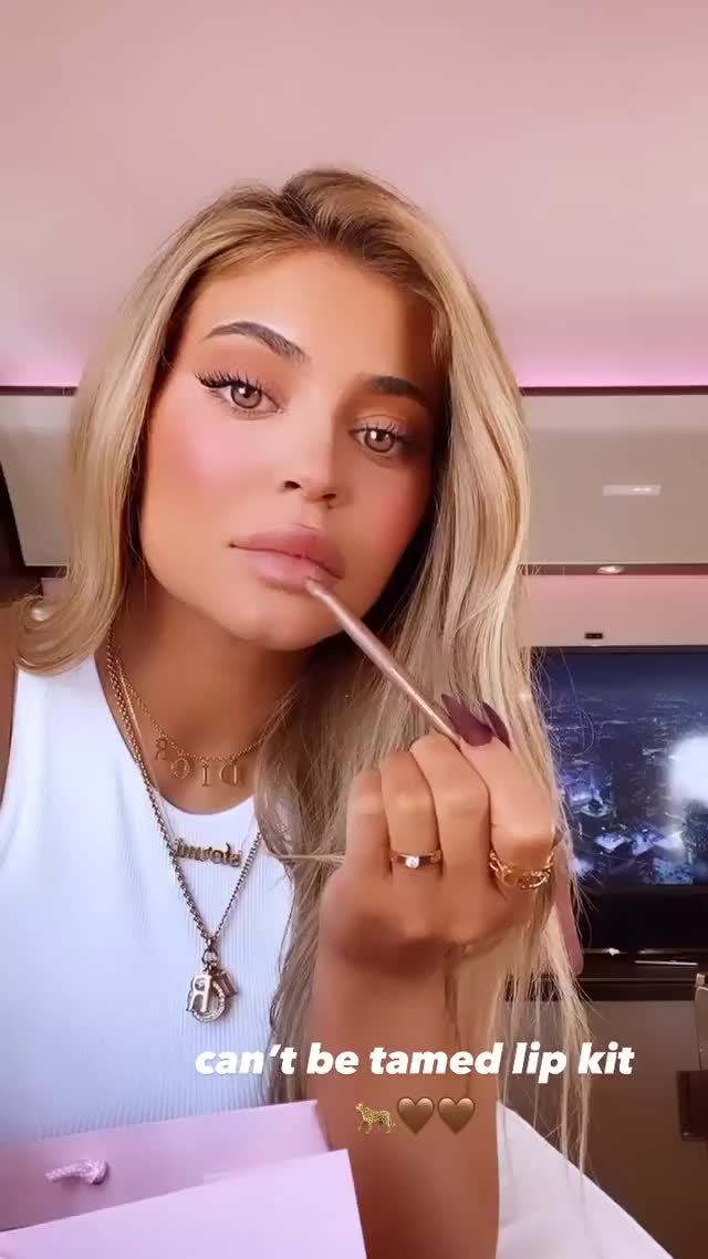 kyliejenner 2020.10.21 fdn20n