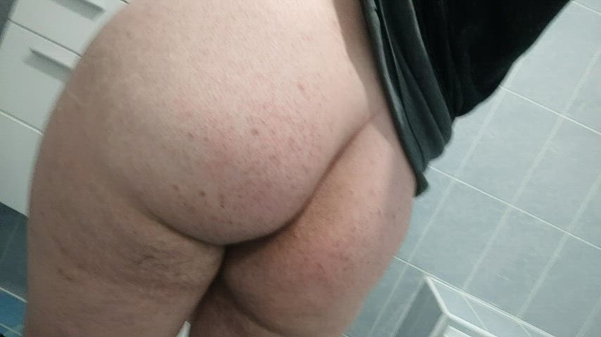 [24] This thicc ass needs a daddy, bear or an Alpha to handle it (kik: patrik975)