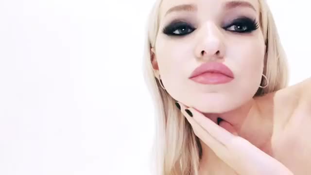 dovecameron